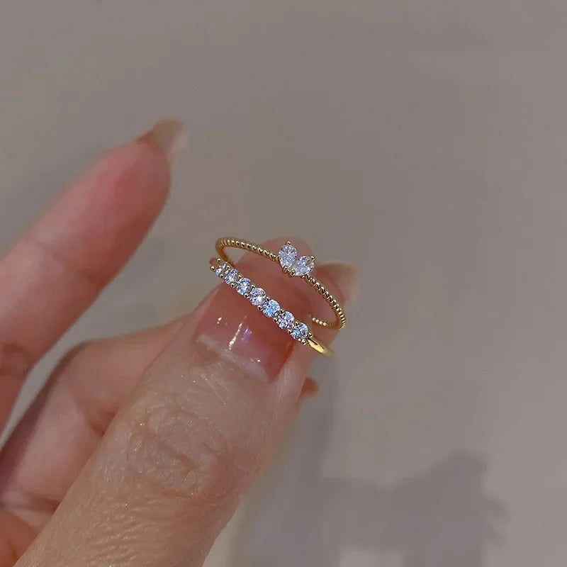 Conjunto 2 Anéis Dourados Ajustáveis com Coração em Zircónia – Minimalista e Elegante