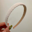 Bandolete Vintage com Argolas em Preto e Branco – Acessório Elegante para Noivas e Mulheres