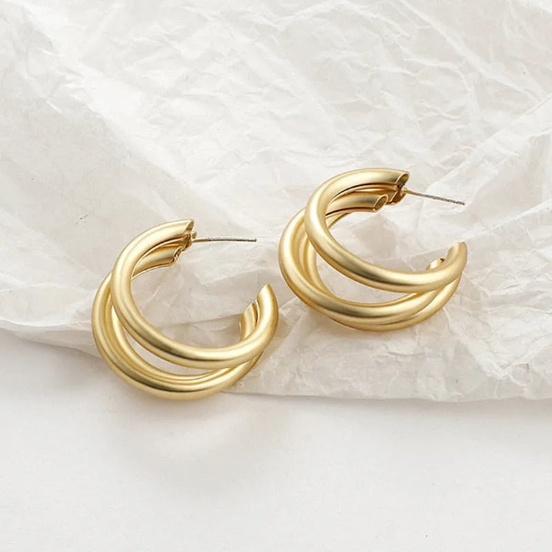 Brincos de Argolas com Três Círculos – Dourados ou Prateados, Jóias Modernas para Mulher