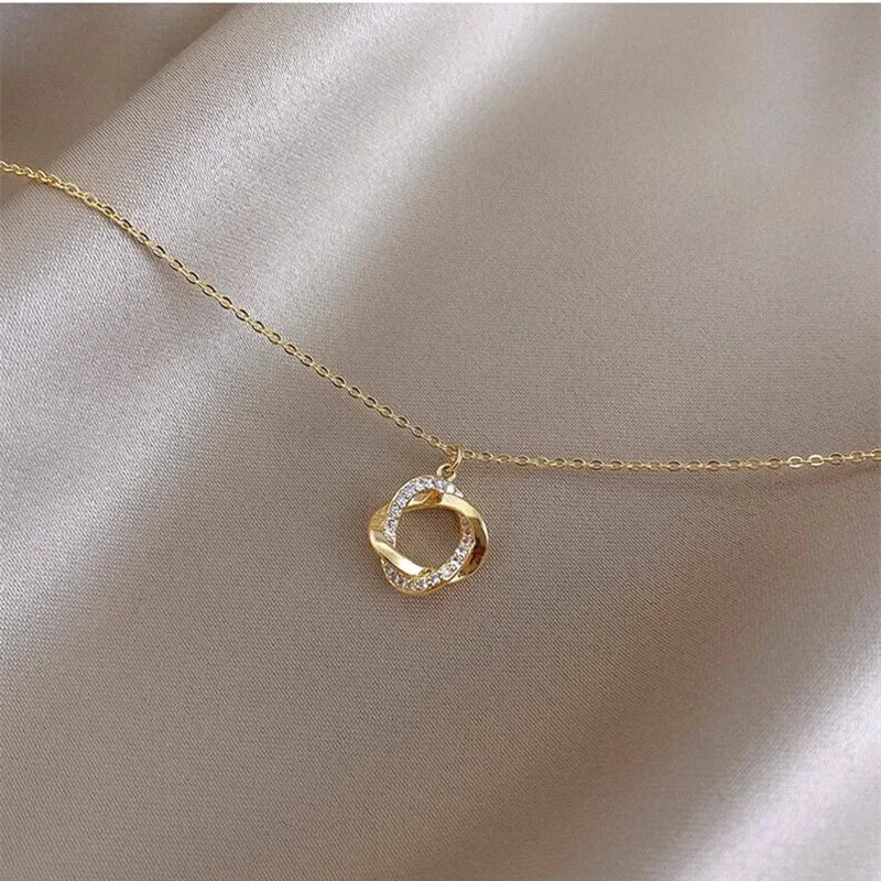 Colar Feminino em Prata 925 com Pendente Rotativo – Banhado a Ouro 14K, Joalharia Fina