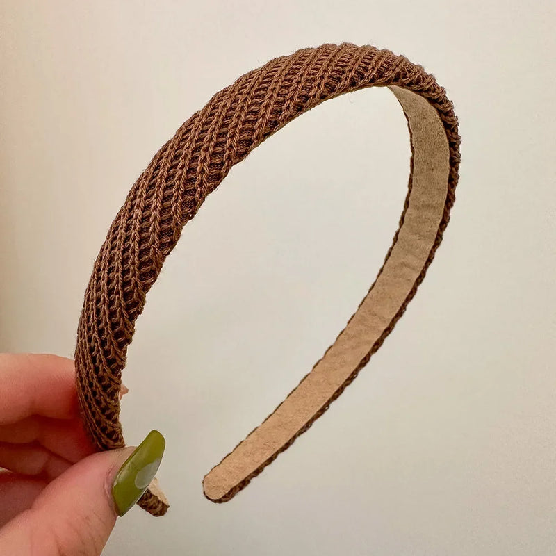 Bandolete Vintage com Argolas em Preto e Branco – Acessório Elegante para Noivas e Mulheres