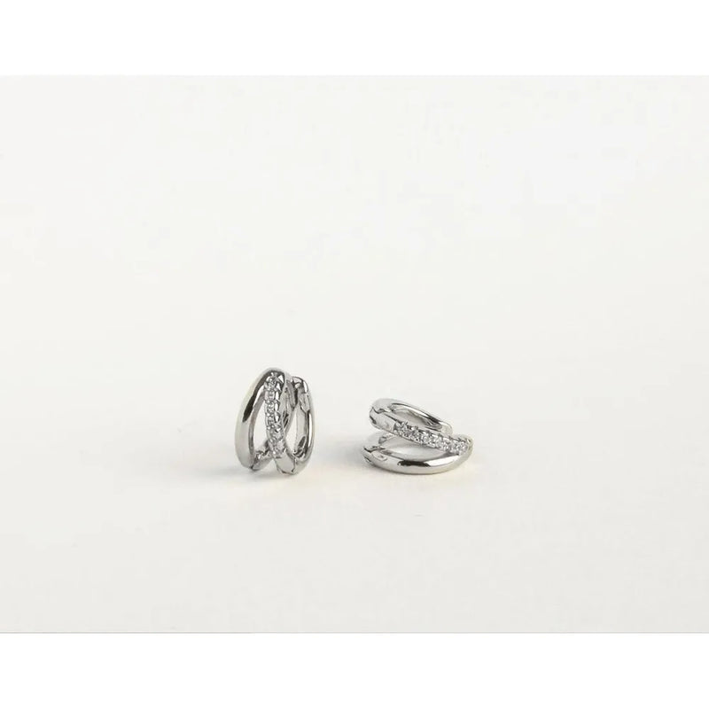 Argolas Huggie Banhadas a Ouro 14K com Diamantes – Brincos Elegantes para Mulher