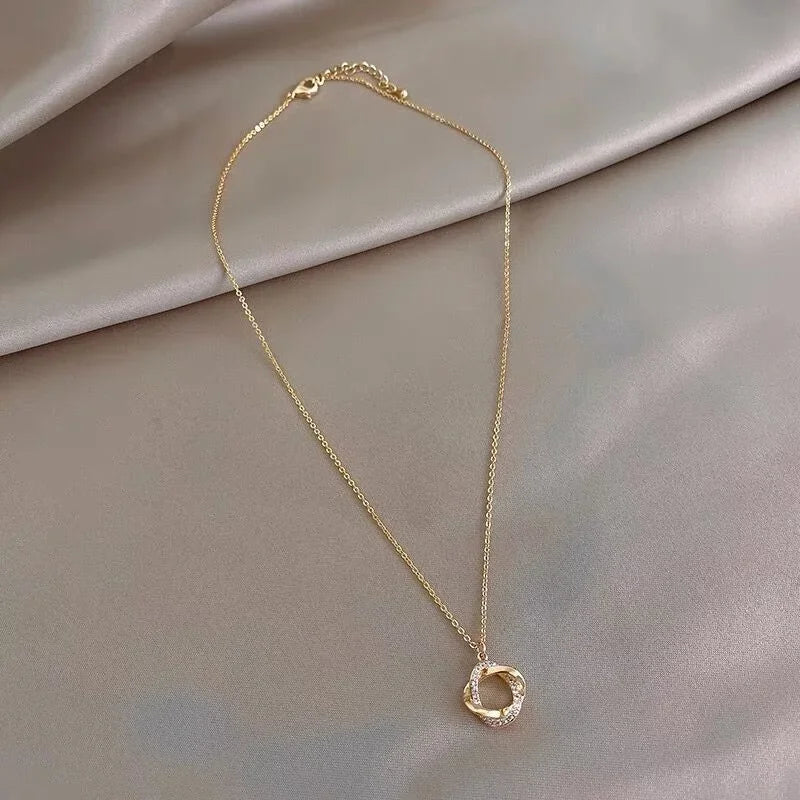 Colar Feminino em Prata 925 com Pendente Rotativo – Banhado a Ouro 14K, Joalharia Fina