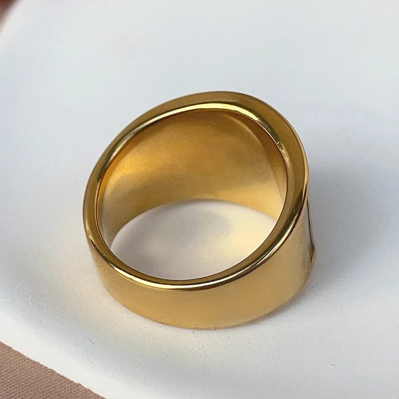 Anel Vintage em Aço Inoxidável com Concha Branca – Design Geométrico PVD, Resistente à Água