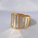 Anel Vintage em Aço Inoxidável com Concha Branca – Design Geométrico PVD, Resistente à Água