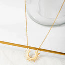 Colar Feminino Geométrico em Aço Inoxidável – Choker Dourado com Pendente Meia-Lua e Spike