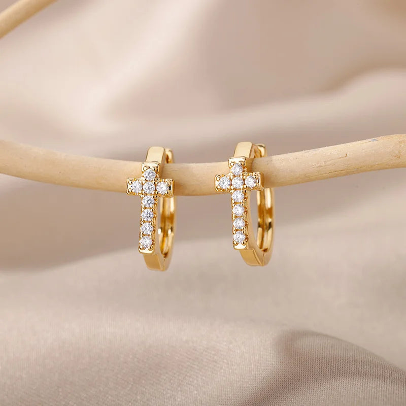 Argolas Pequenas com Zircónias – Douradas e Delicadas, Brincos Trendy 2024 para Mulher