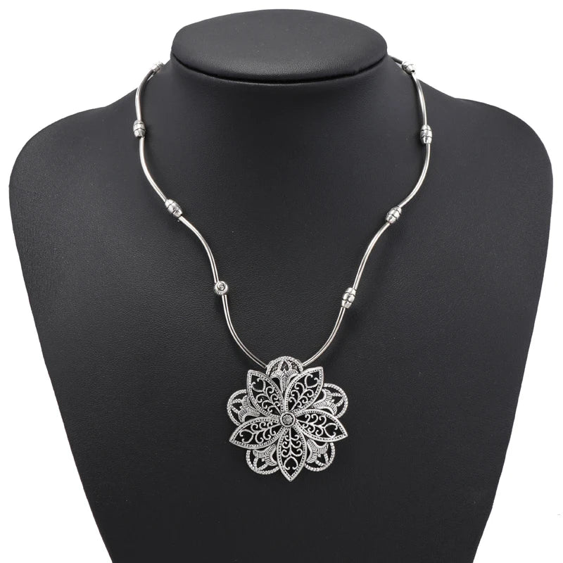 Choker Feminino Vintage em Metal – Colar Redondo de Declaração para Festas e Presentes