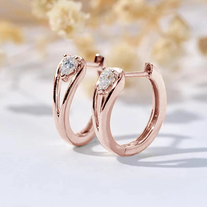 Brincos Argola com Pendente em Gota e Zircónia – Dourados, Fashion e Versáteis para Mulher