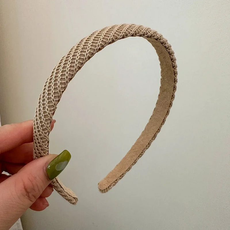 Bandolete Vintage com Argolas em Preto e Branco – Acessório Elegante para Noivas e Mulheres