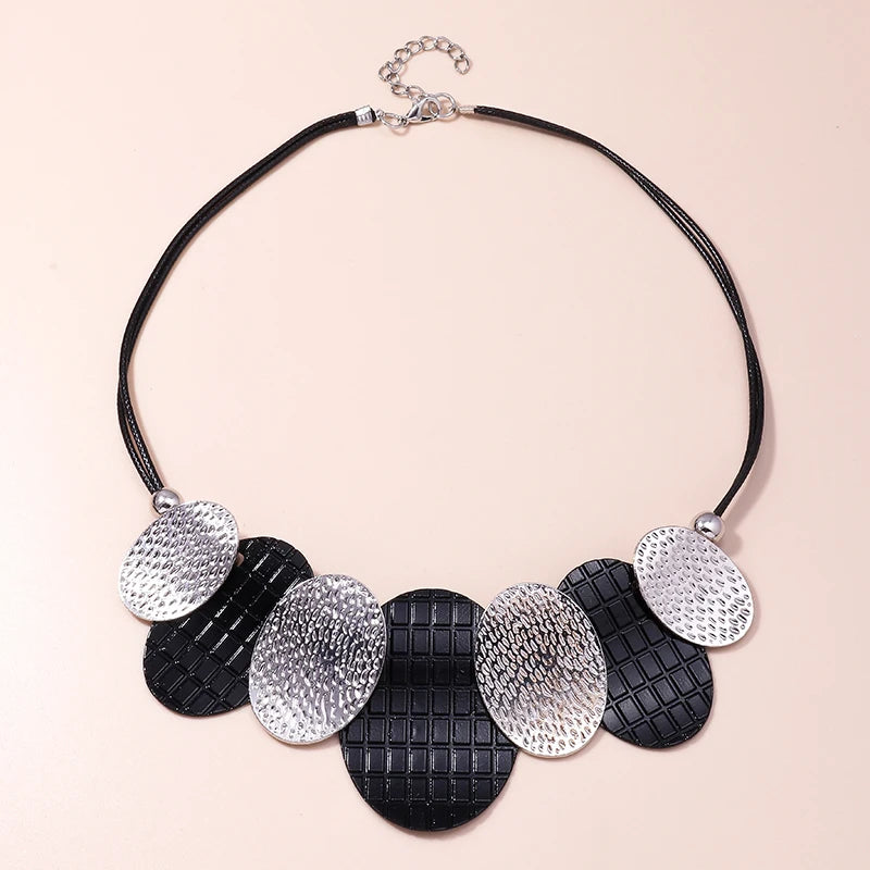 Choker Feminino Vintage em Metal – Colar Redondo de Declaração para Festas e Presentes