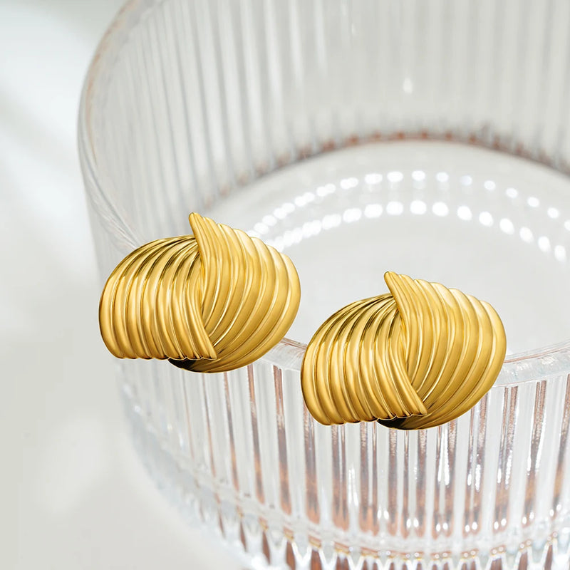 Brincos Retro em Aço Inoxidável – Design Multicamadas Dourado, Modernos e Resistentes para Mulher