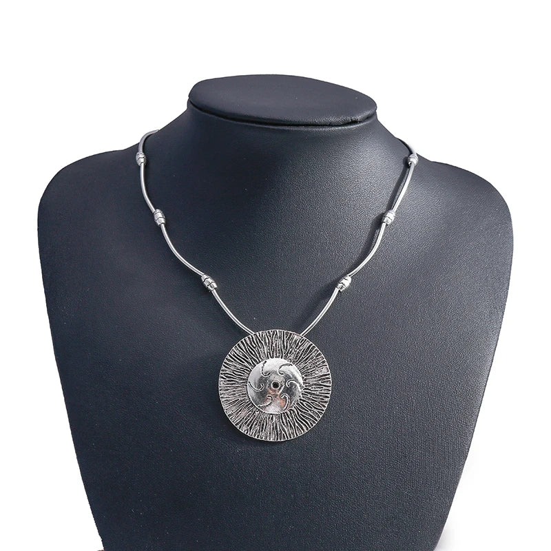 Choker Feminino Vintage em Metal – Colar Redondo de Declaração para Festas e Presentes