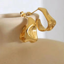 Brincos Argola em Aço Inoxidável – Forma Ondulada Irregular, Dourados e Geométricos para Mulher