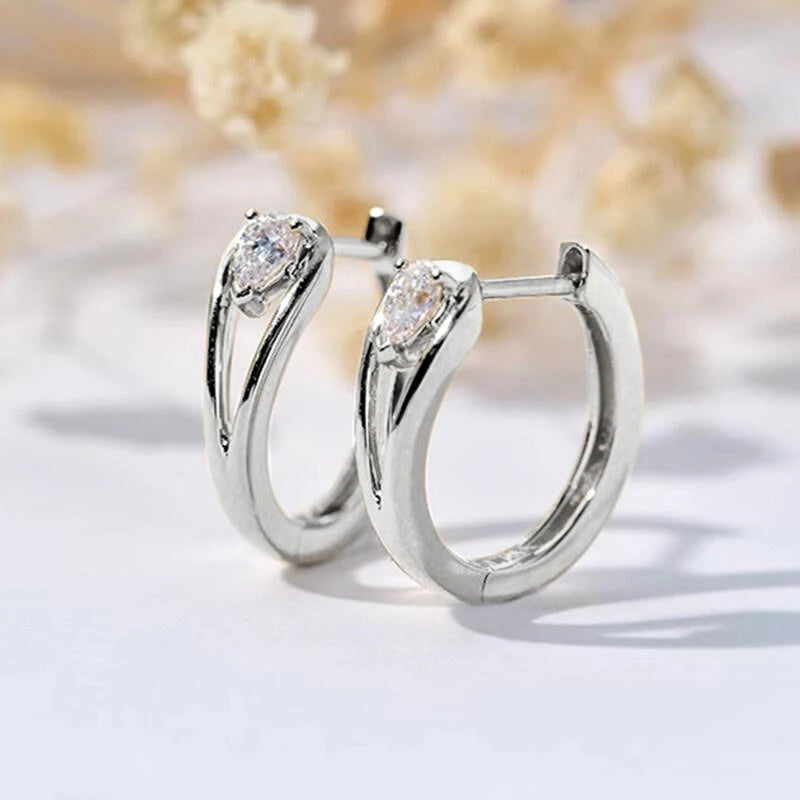 Brincos Argola com Pendente em Gota e Zircónia – Dourados, Fashion e Versáteis para Mulher