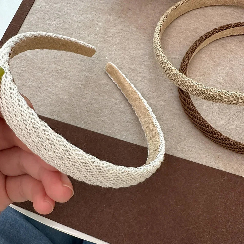 Bandolete Vintage com Argolas em Preto e Branco – Acessório Elegante para Noivas e Mulheres