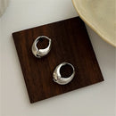 Brincos Geométricos Irregulares em Metal – Design Minimalista e Moderno para Mulher