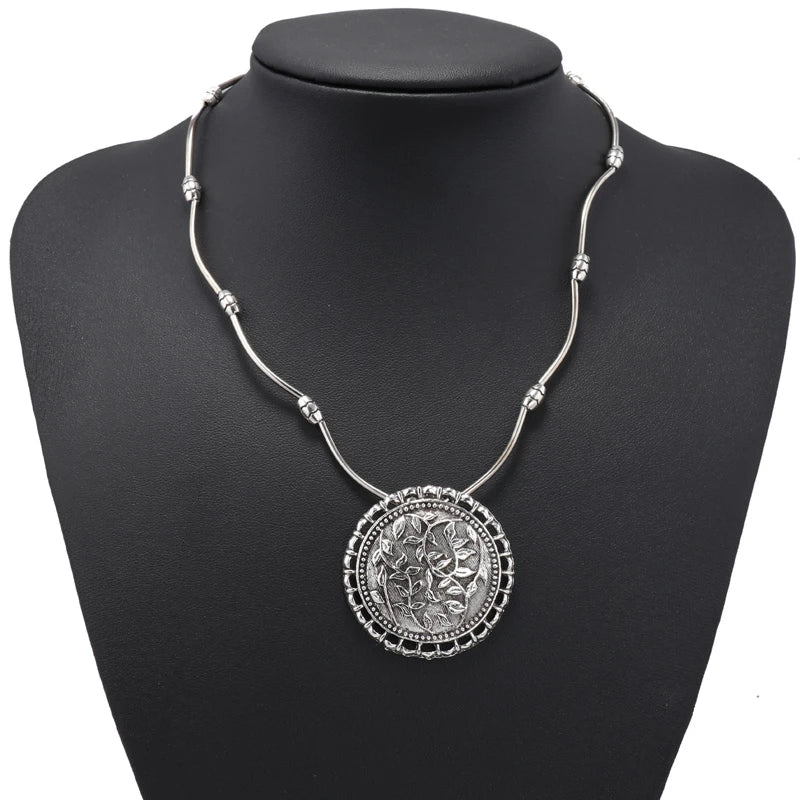 Choker Feminino Vintage em Metal – Colar Redondo de Declaração para Festas e Presentes